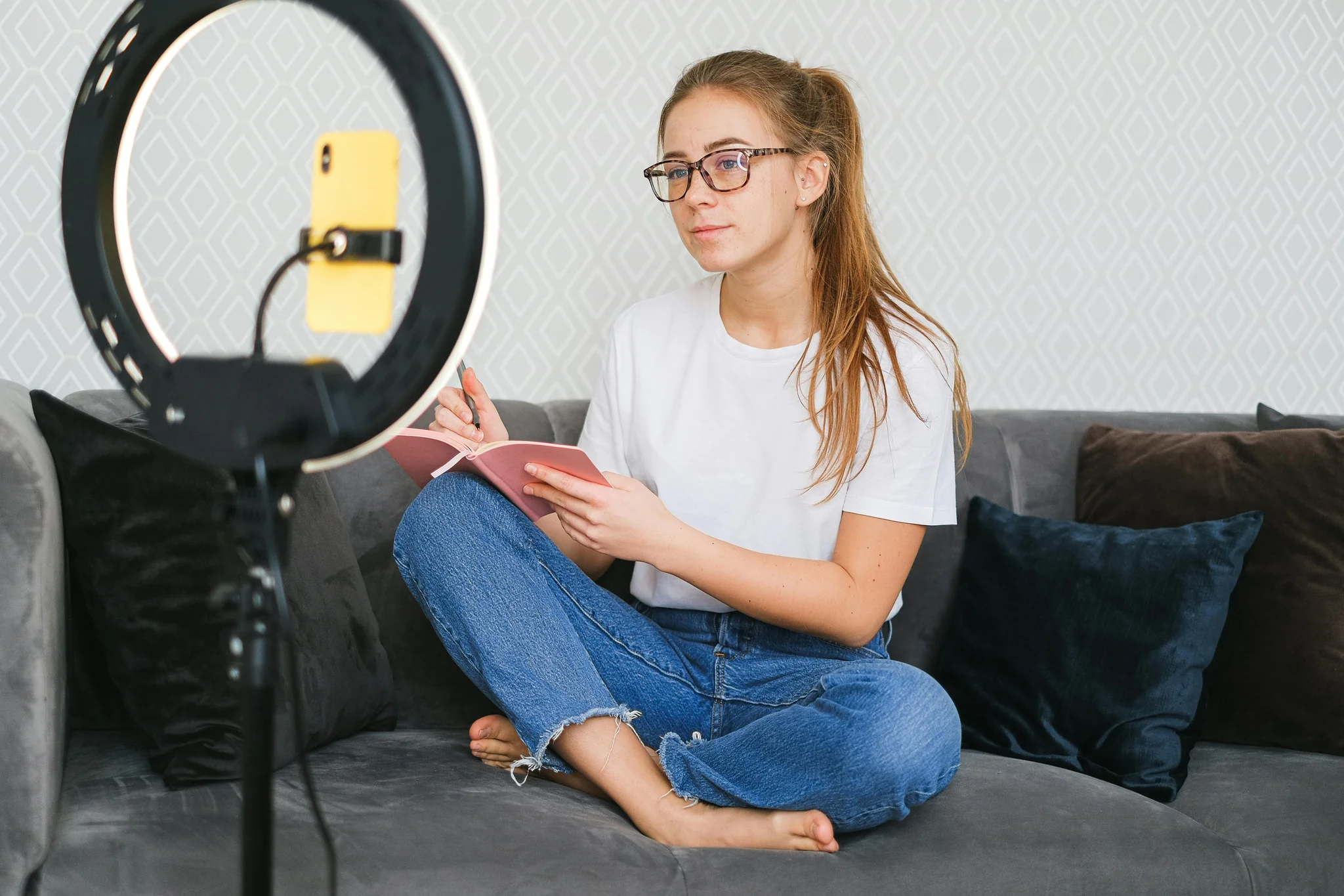 Online celebrity creation